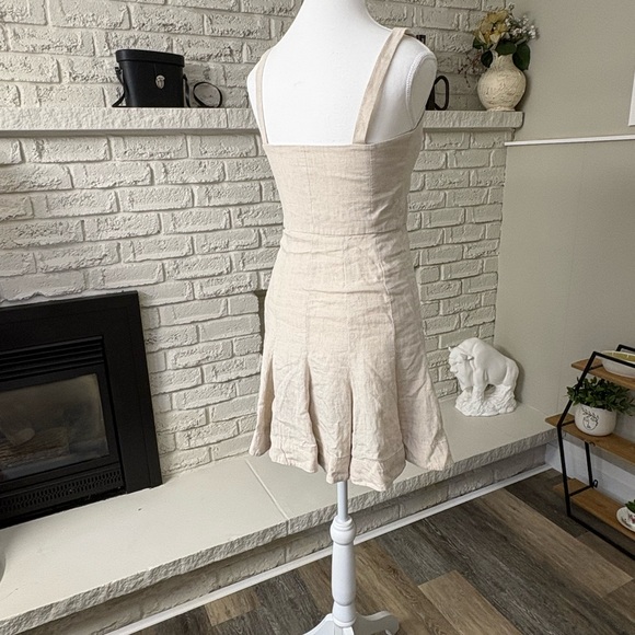 Club Monaco Fluted Hem Mini Dress in the color Flaxseed Size 0 - Picture 2 of 10